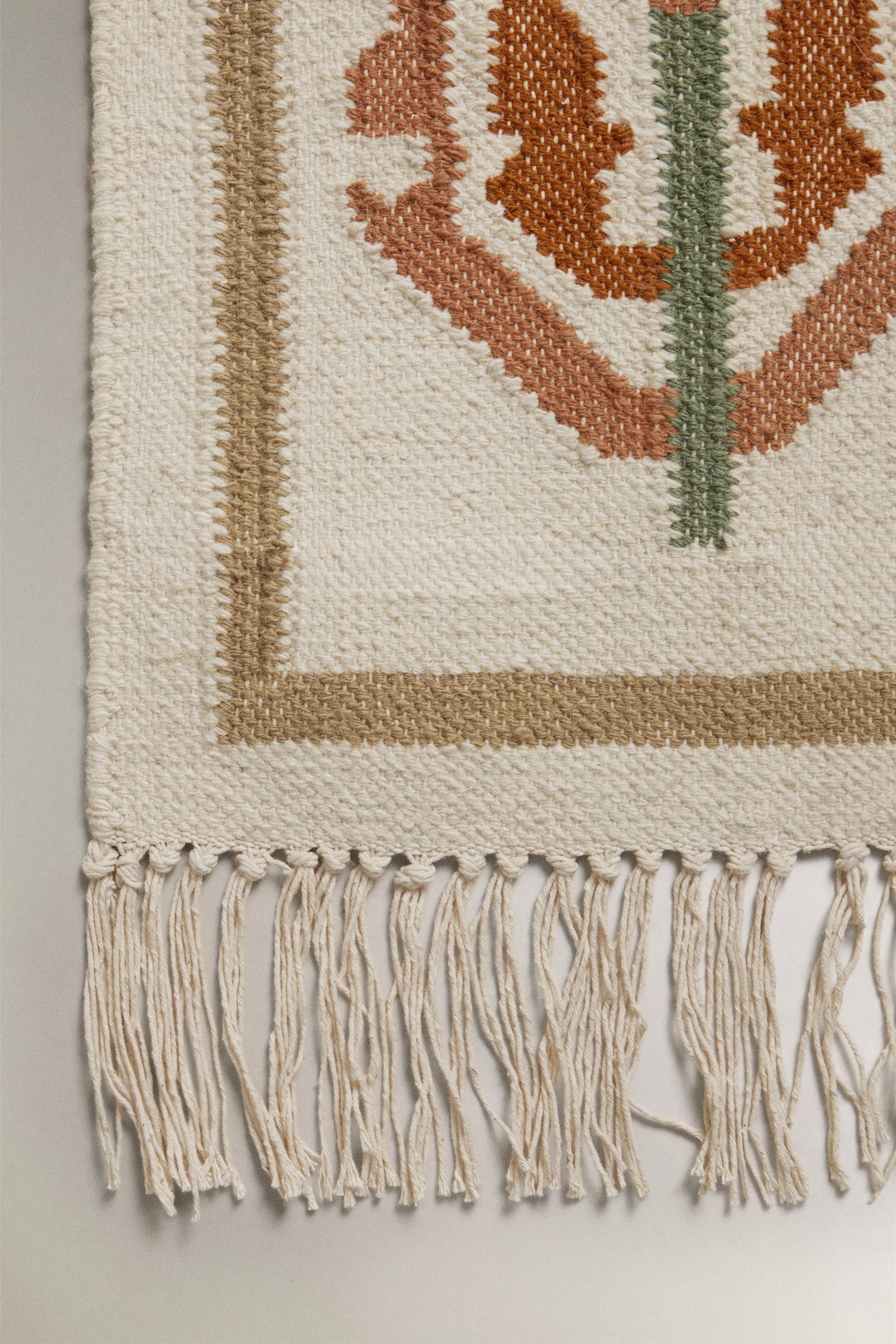 FLORAL WOOL AREA RUG